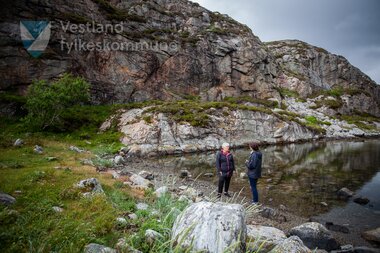 Fylkesvaraordførar Natalia Golis og Aud Karin Oen