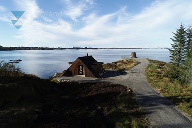 Vardetangen, Dagsturhytta i Austrheim