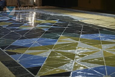 Kunst på Haukeland sjukehus holdeplass