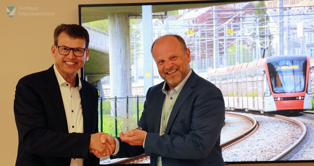 Kontraktsignering mellom Stadler og Bybanen Utbygging