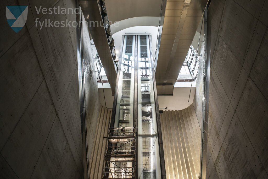 Haukeland Sjukehus Haldeplass - Inngang Sør