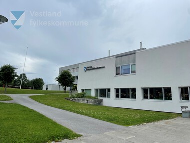 Eid vidaregåande skule, Stad kommune