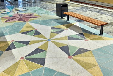 Kunstverket Melkeveien på bybanestoppet ved Haukeland sjukehus