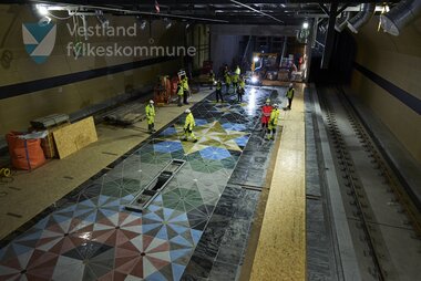 Kunst på Haukeland sjukehus holdeplass