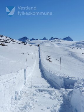 Brøyting av Sognefjellsvegen. 