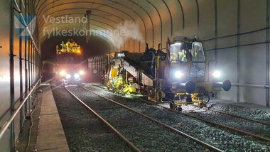 Sporlegging og montering av kjøreledning på Bybanen