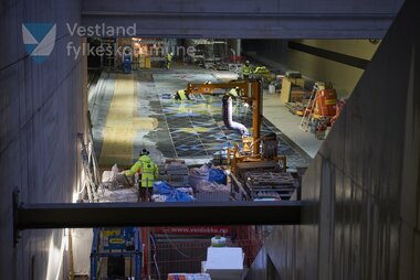 Kunst på Haukeland sjukehus holdeplass