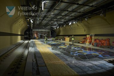 Kunst på Haukeland sjukehus holdeplass