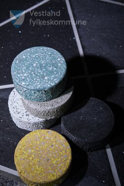 Kunst på Haukeland sjukehus holdeplass