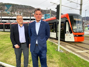 Fylkesdirektør Rune Haugsdal og Jostein Fjærestad, direktør 