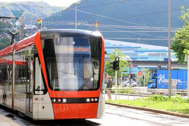 Prideflagg på bybanen