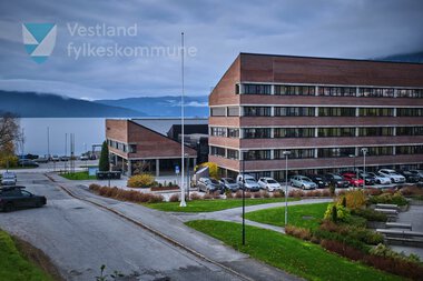 Fylkeshuset på Leikanger