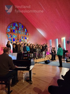 Skulekor på Knarvik vidaregåande skule