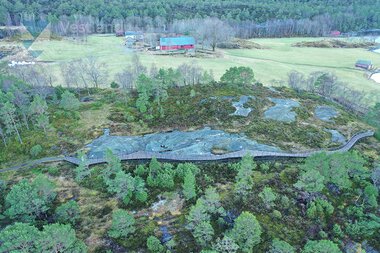 Bergkunstfeltet i Ausevika i Kinn kommune