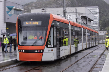 Første testkjøring med bybanen til Fyllingsdalen - ankomst Fyllingsdalen
