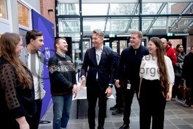 Energiminister Terje Aasland besøker campus Porsgrunn