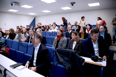 Energiminister Terje Aasland besøker campus Porsgrunn