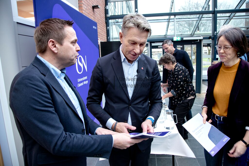 Energiminister Terje Aasland besøker campus Porsgrunn