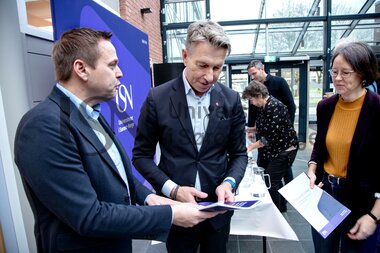 Energiminister Terje Aasland besøker campus Porsgrunn