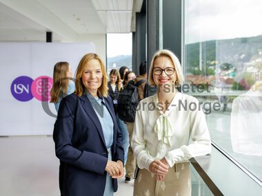 Kommunedirektør i Drammen Trude Andresen og rektor ved USN Pia Cecilie Bing-Jonsson