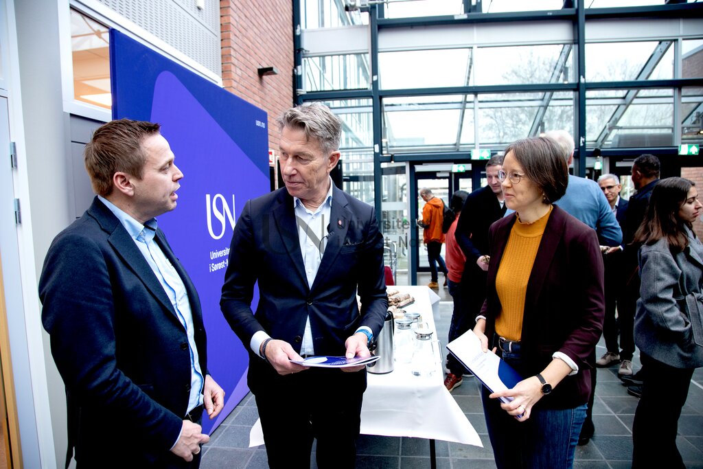 Energiminister Terje Aasland besøker campus Porsgrunn