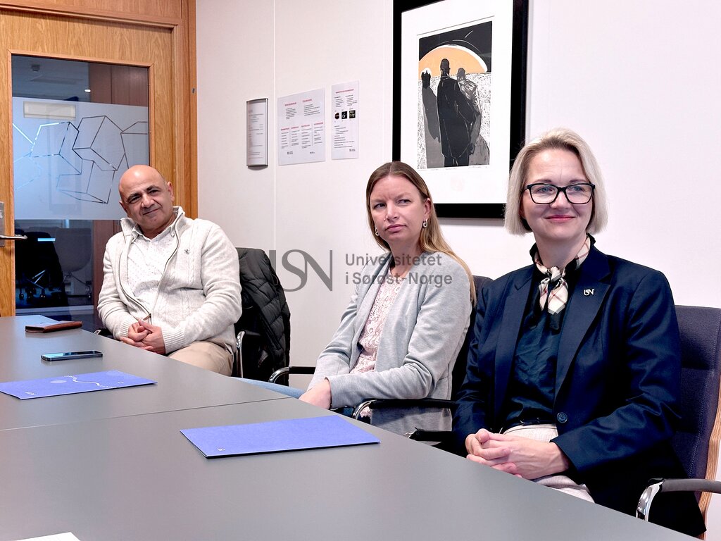 Rektorene Pia Bing-Jonsson og Marit Hagen Øygarden, pluss avdelingsleder  Morteza  Shabani