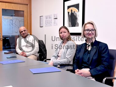 Rektorene Pia Bing-Jonsson og Marit Hagen Øygarden, pluss avdelingsleder  Morteza  Shabani