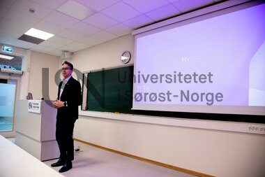 Energiminister Terje Aasland besøker campus Porsgrunn