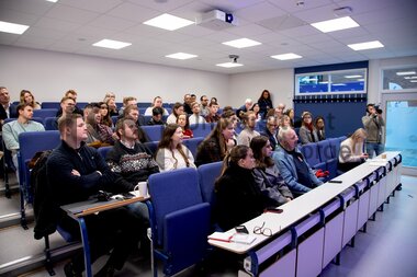 Energiminister Terje Aasland besøker campus Porsgrunn