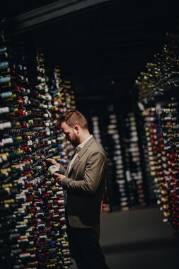 Wine cellar and restaurant