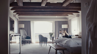 Hotel room with guests