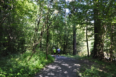 Joggere langs Lysakerelven