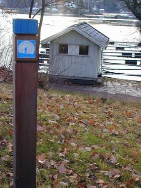 Merkestolpe for pilegrimsleden ved Kjørbo