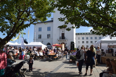 Gateliv foran rådhuset