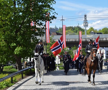 Hest foran i 17. mai toget, 2023