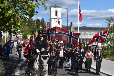 Hest foran i 17. mai toget, 2023
