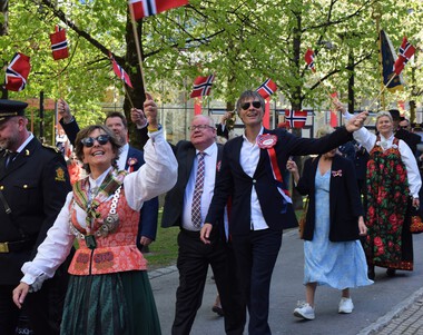 17. mai tog med ordfører, 2023