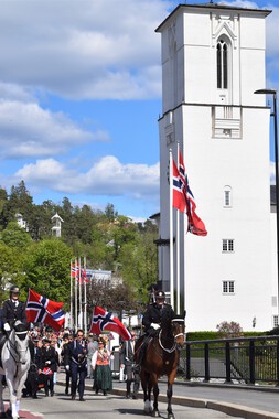 Hest foran i 17. mai toget, 2023