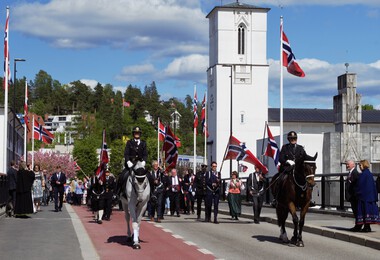 Hest foran i 17. mai toget, 2023