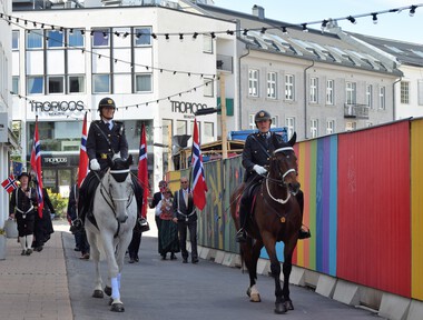 Hest foran i 17. mai toget, 2023