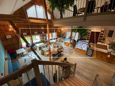 Jentene på Tunet gårdskafe