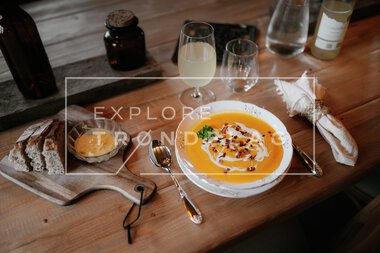 Matsal i fjøset på Opplev Auna