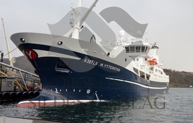 M.Ytterstad losser kolmule ved Måløy Sildolje