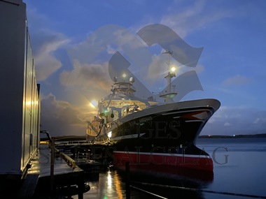 Træna lossing, til kai