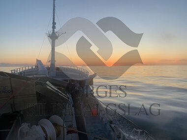 Solnedgang fra fiskebåt