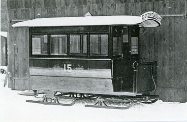 1032	Hestesporvogn slede levert 1878.