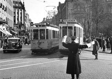 0293	OS 45 og ukjent UEG i krysset Karl Johans gate X Rosenkrantz gate