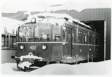 Bærumsbanen 402 i "Fryseboksen" på Avløs