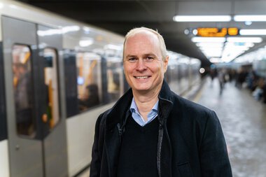 Direktør for T-banen, Christian Skaug på Jernbanetorget T