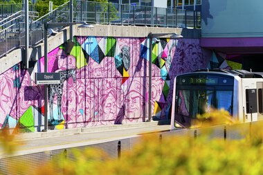 Sporveiskunst og T-bane på Oppsal